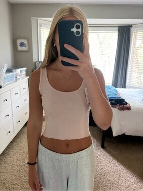 Brandy Melville Pink Ribbed Scoop Crop Tank NWT